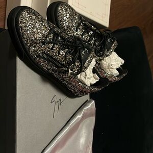 Women’s Giuseppe’s